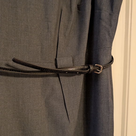 Elegant Navy Sleeveless Dress - Picture 3 of 4